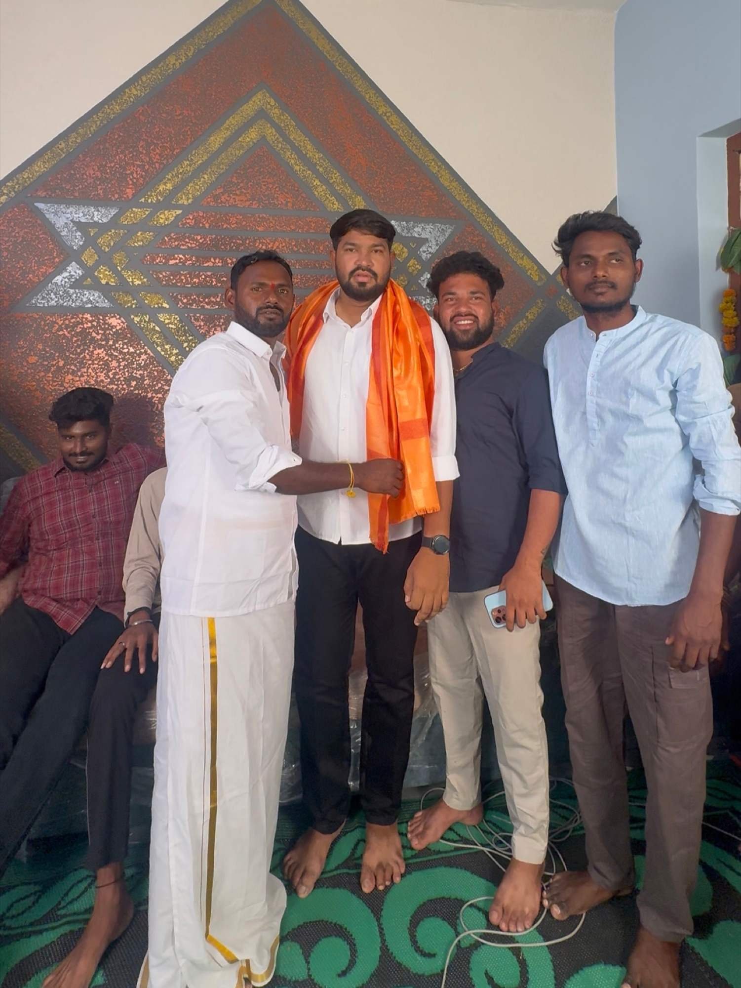 కాషాయ శాలువాతో సన్మానం