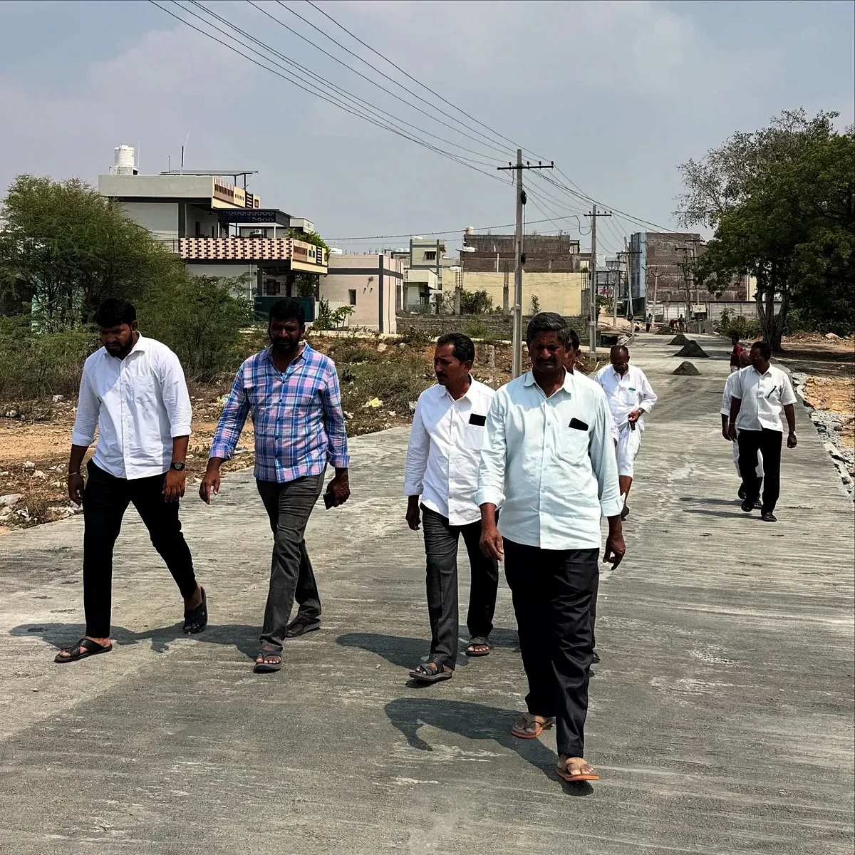 రోడ్డు కనెక్టివిటీ పరిశీలన